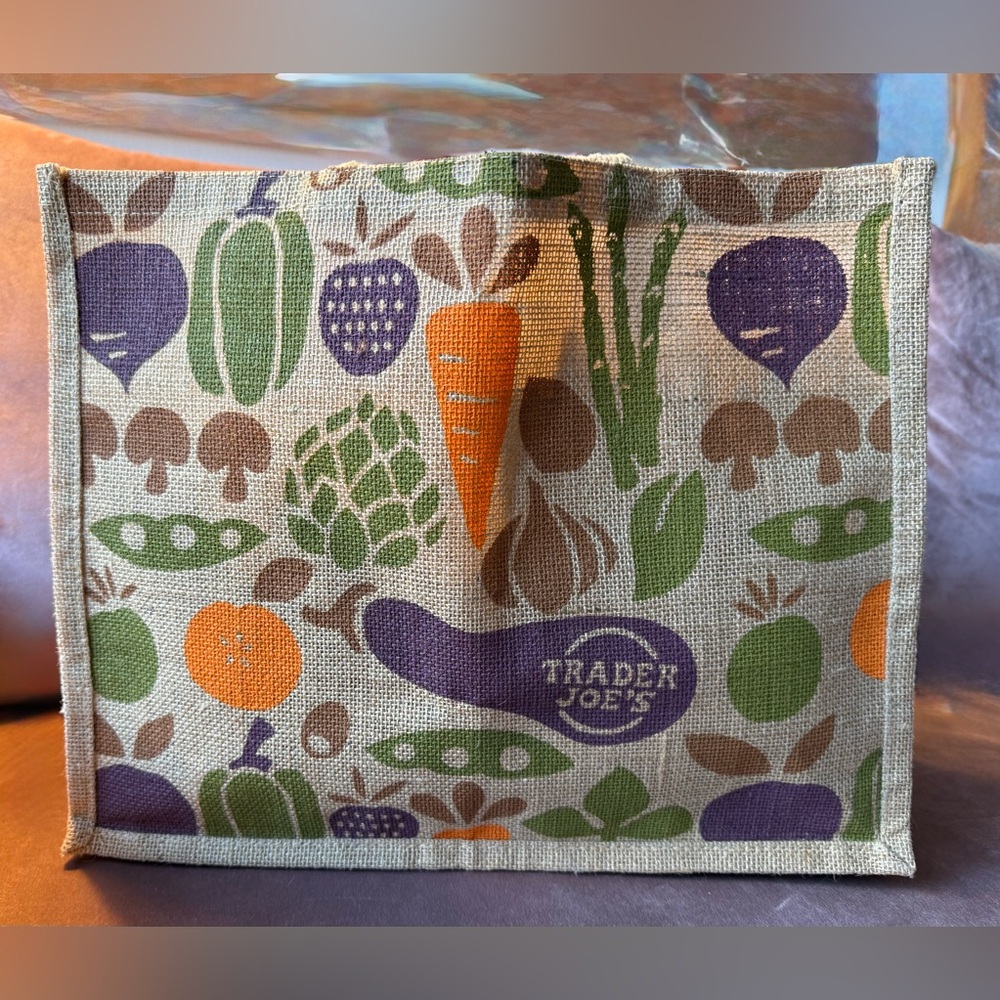 🎈SOLD🎈 Trader Joe's Vegetable Print Tote Trader Joes burlap tote Trader Joe’s